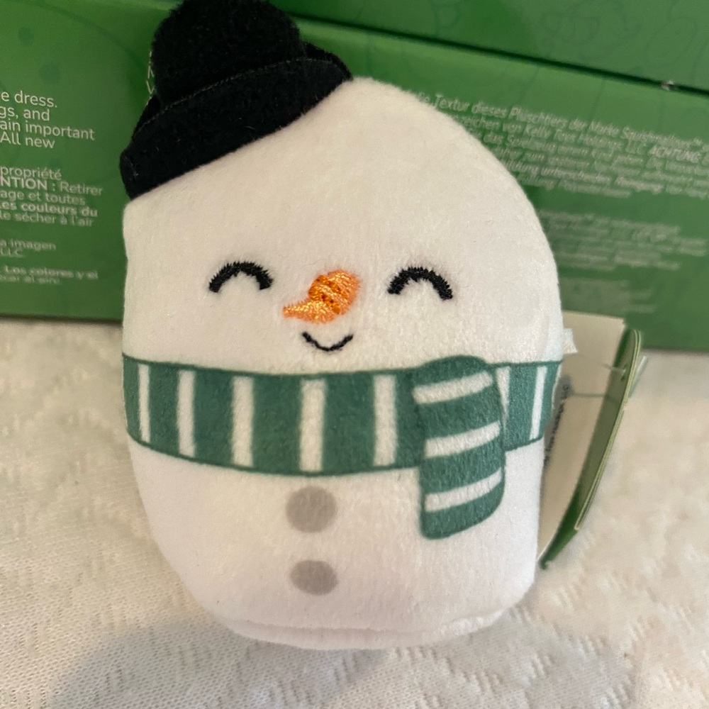 Micromallows “Manny” White Snowman with Green Scarf
